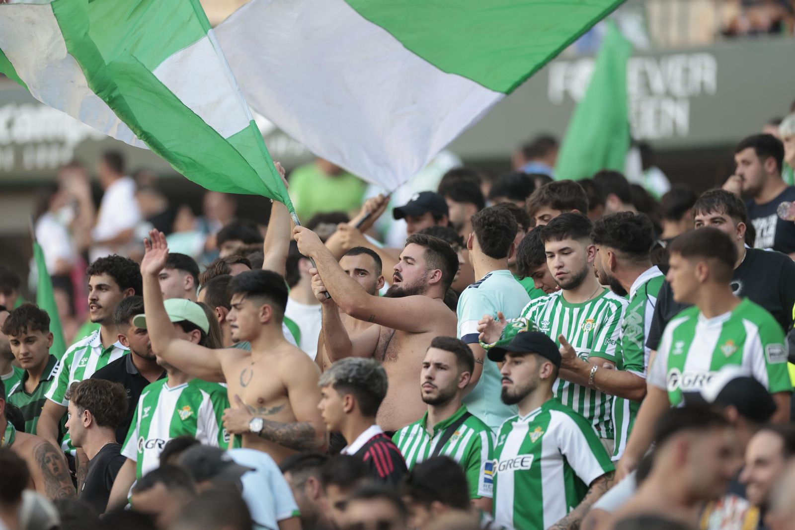 Búscate en las fotos del Betis - Athletic Club