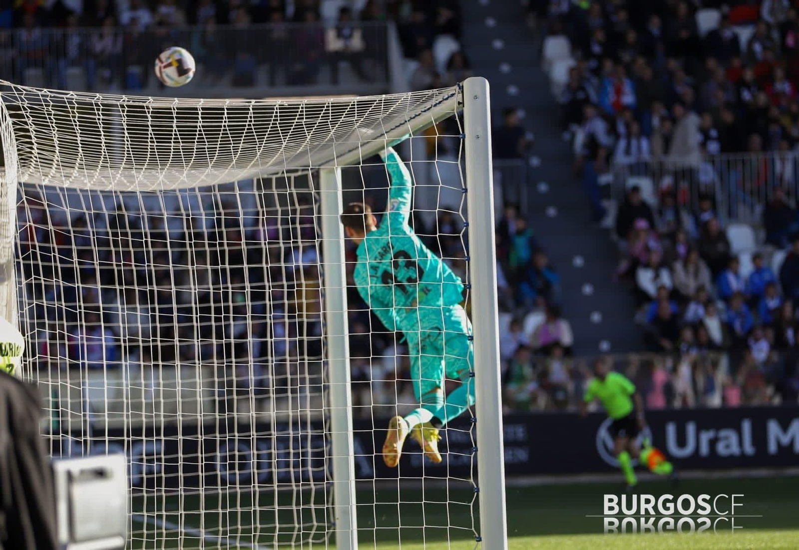 Caro, en acción durante un partido con el Burgos.