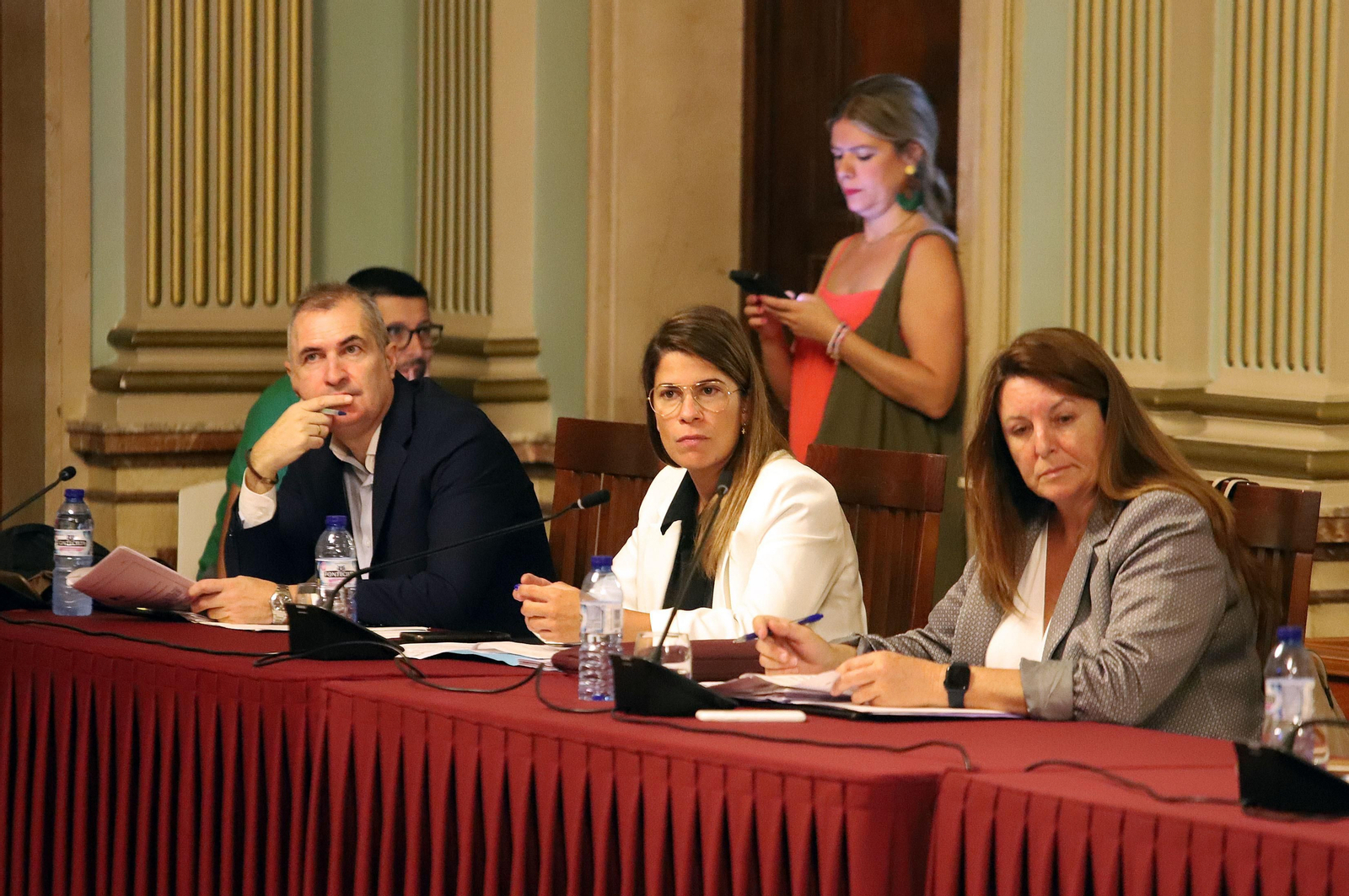 Imágenes del pleno municipal del Ayuntamiento de Huelva