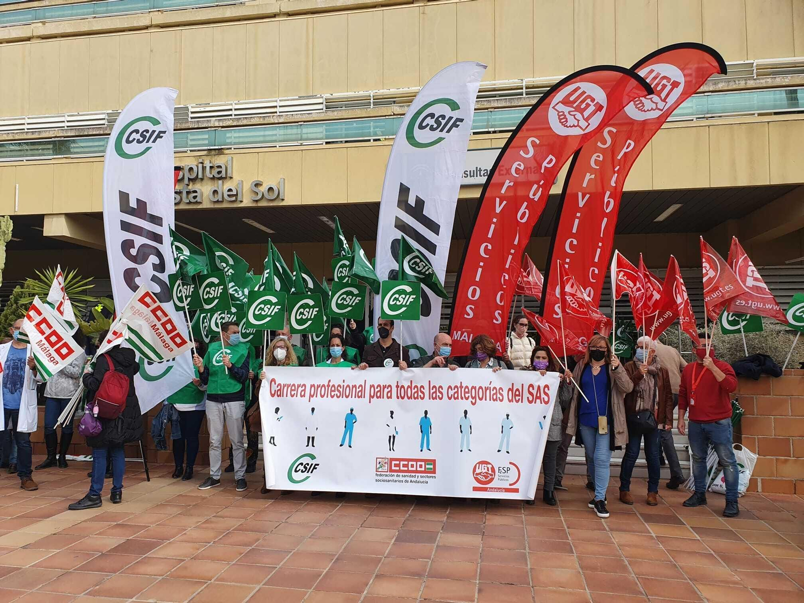 Protesta, este jueves, ante el Hospital Costa del Sol.