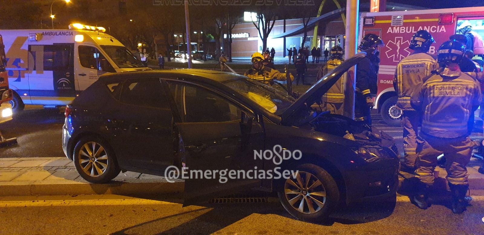 El vehículo que colisionó esta madrugada con el camión de Bomberos.