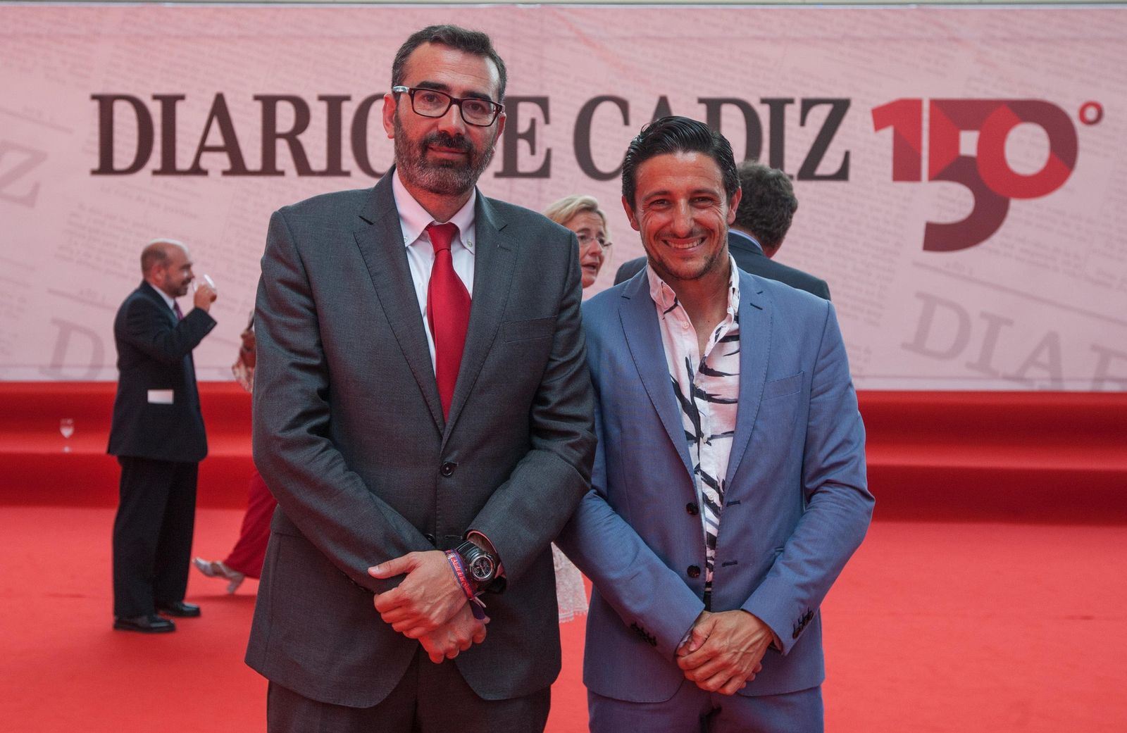 Javier Pizarro, alcalde de Alcalá de los Gazules, en compañía del cantaor gaditano David Palomar.