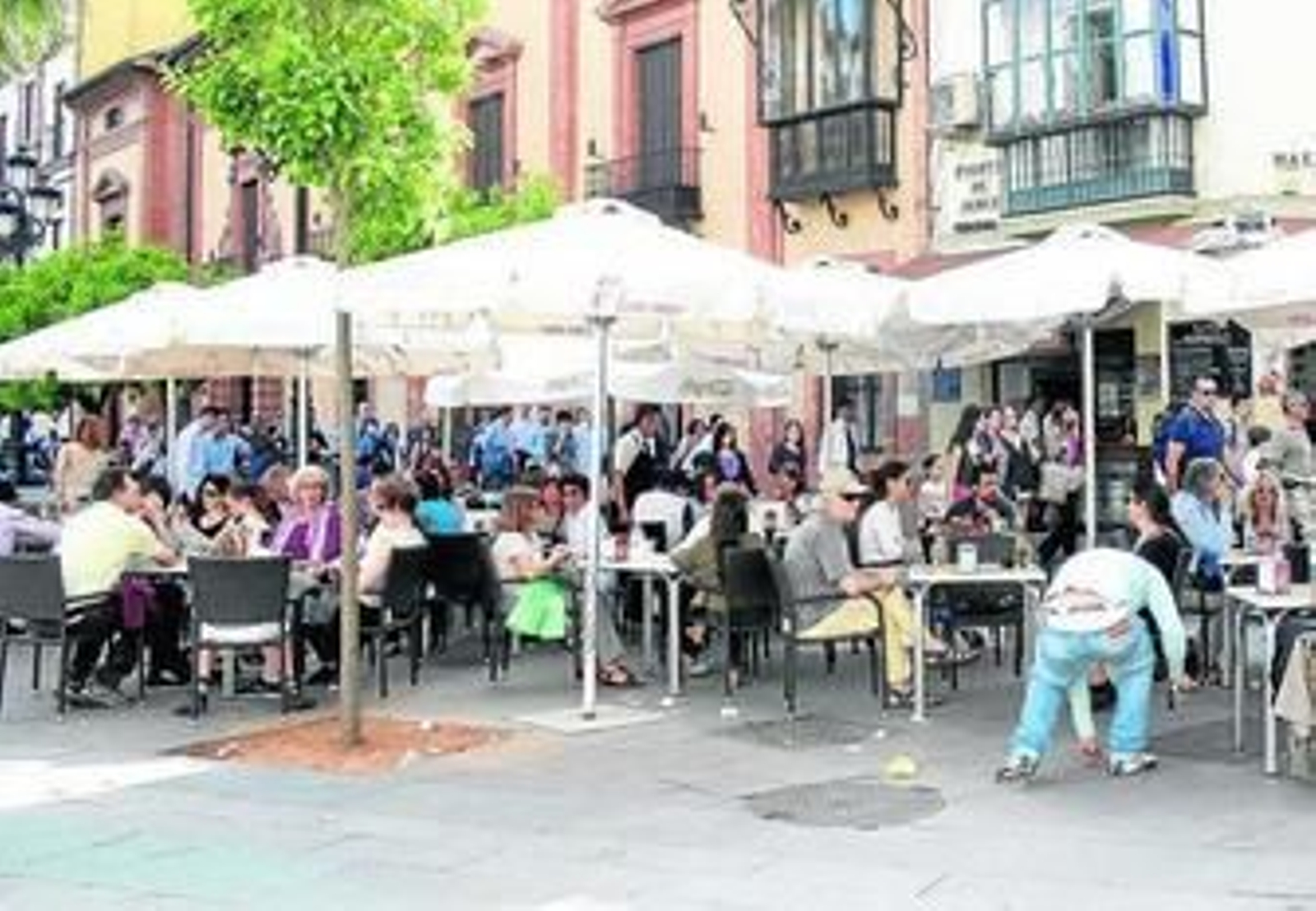 Una terraza de veladores en la Puerta de Jerez.