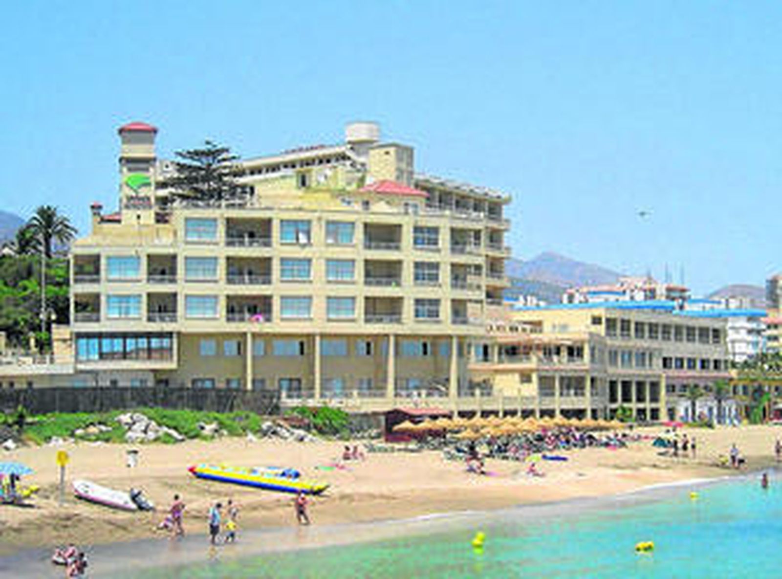 Antigua residencia Marymar en plena playa de Santa Ana en Benalmádena.