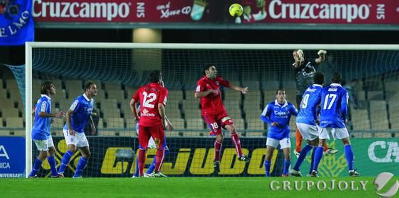 Jugada de ataque del Numancia. 

Foto: Miguel Angel Gonzalez