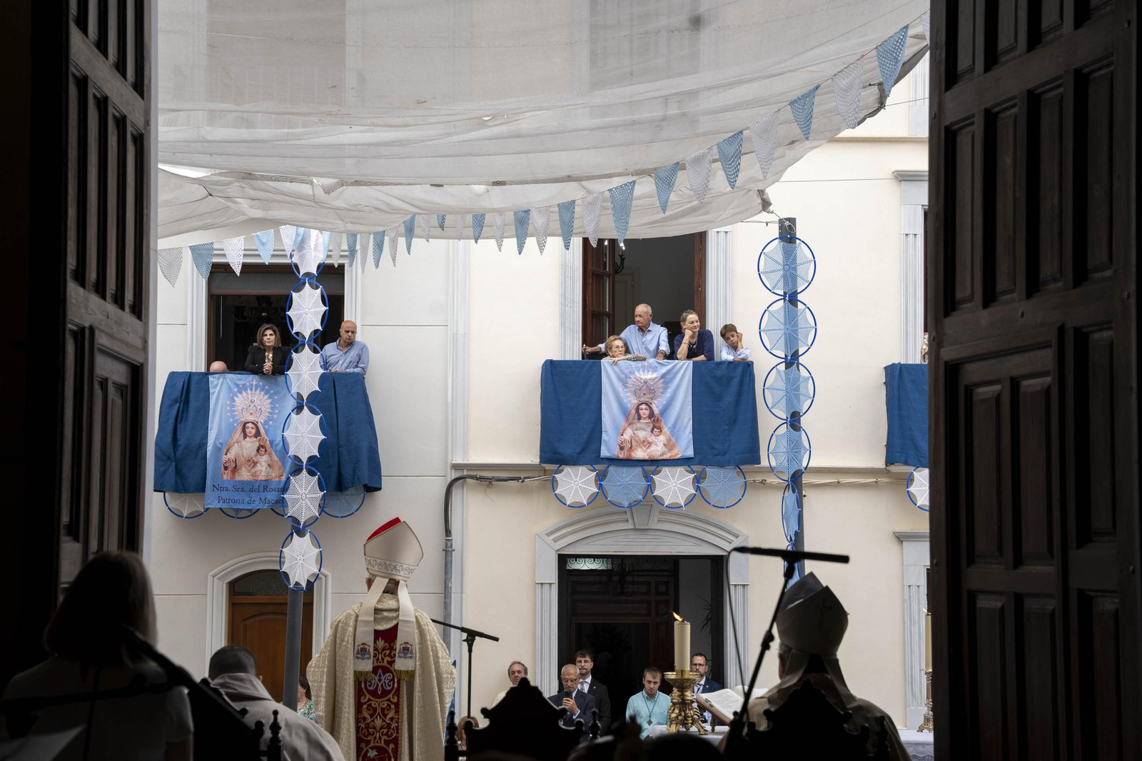 Las imágenes de la misa y procesión en Macael por las fiestas en honor a Nuestra Señora del Rosario