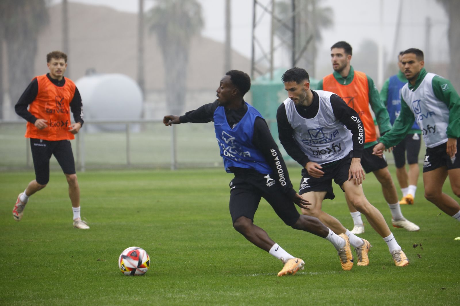 Diarra es presionado por Albarrán durante la sesión de este miércoles.