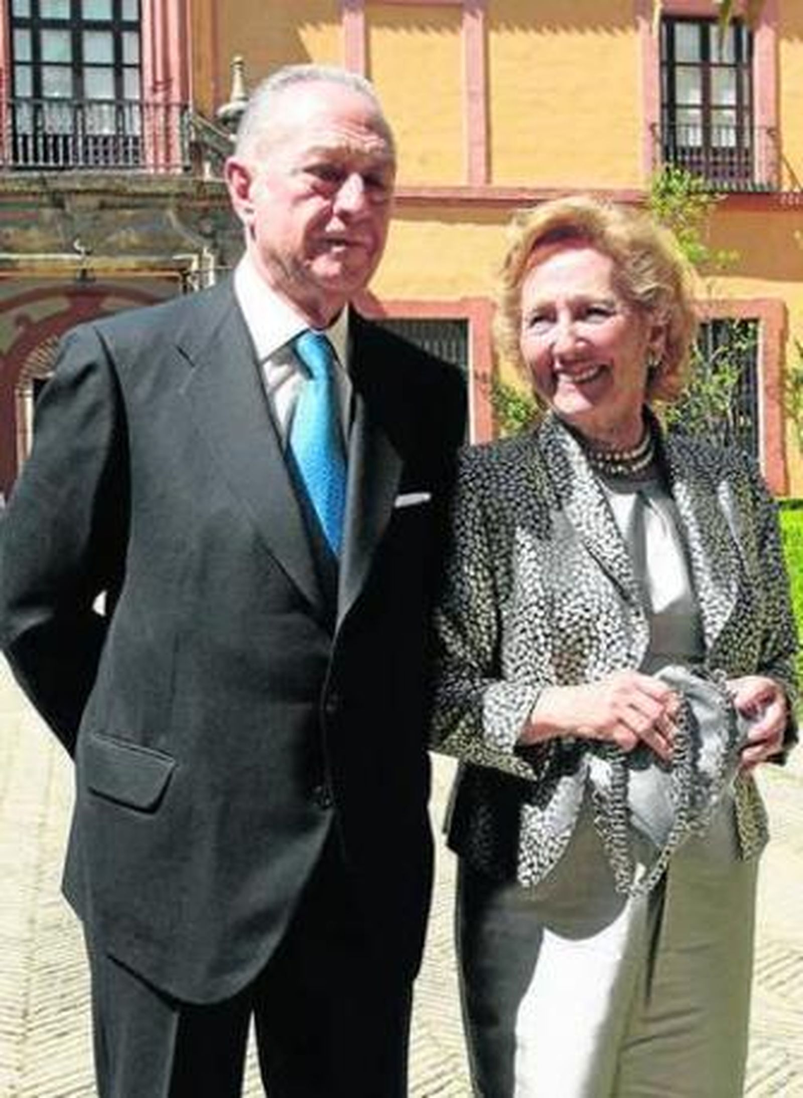 El pregonero, junto a su esposa, Milagrosa Moreno.