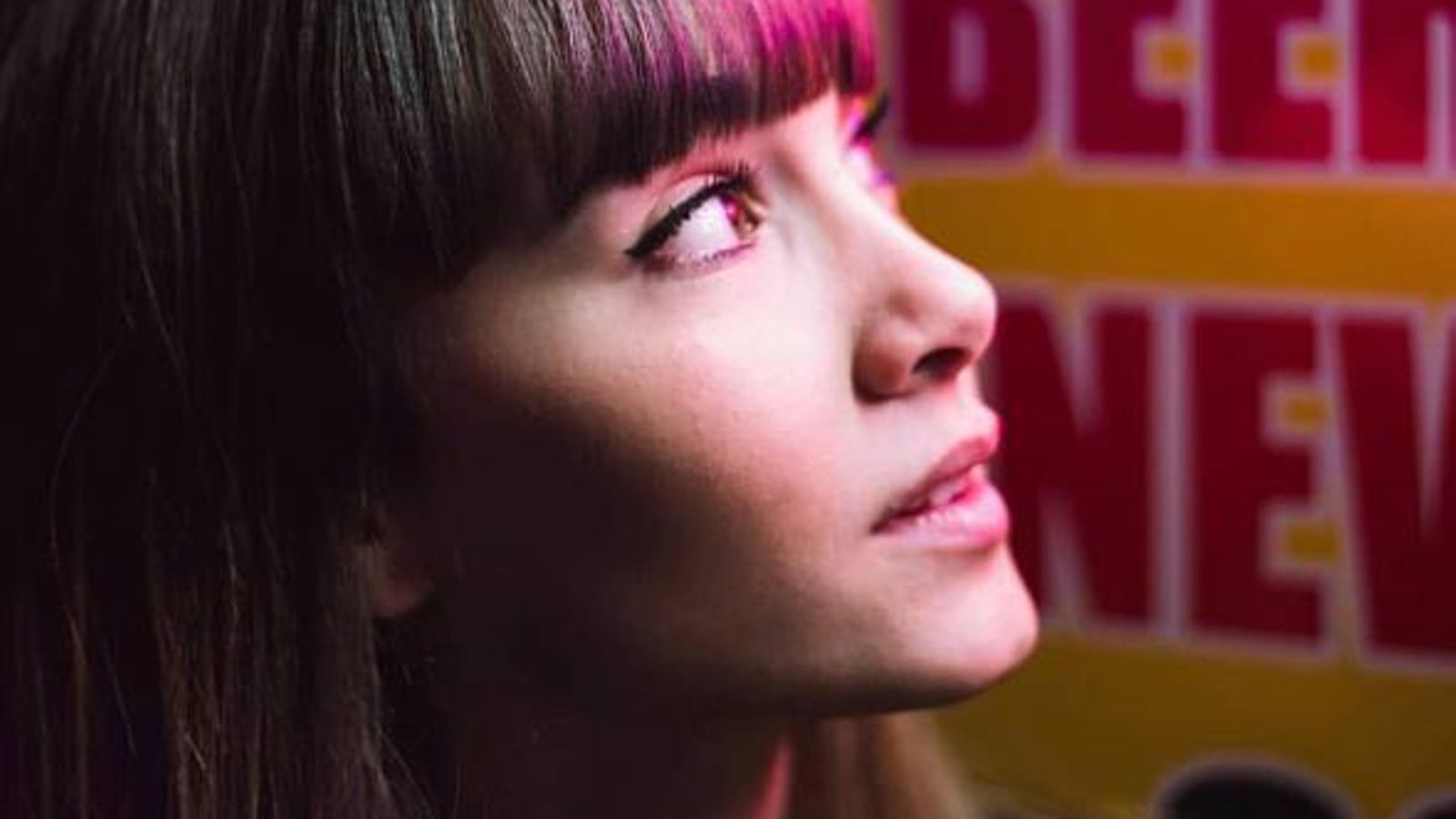 Aitana con un flequillo tupido. Aitana con un flequillo tupido.