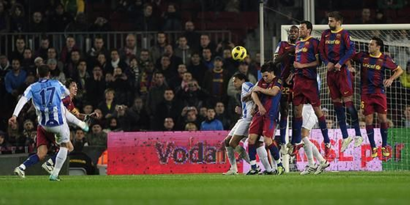El Málaga se va goleado del Camp Nou ante una nueva exhibición del Barça (4-1). / AFP