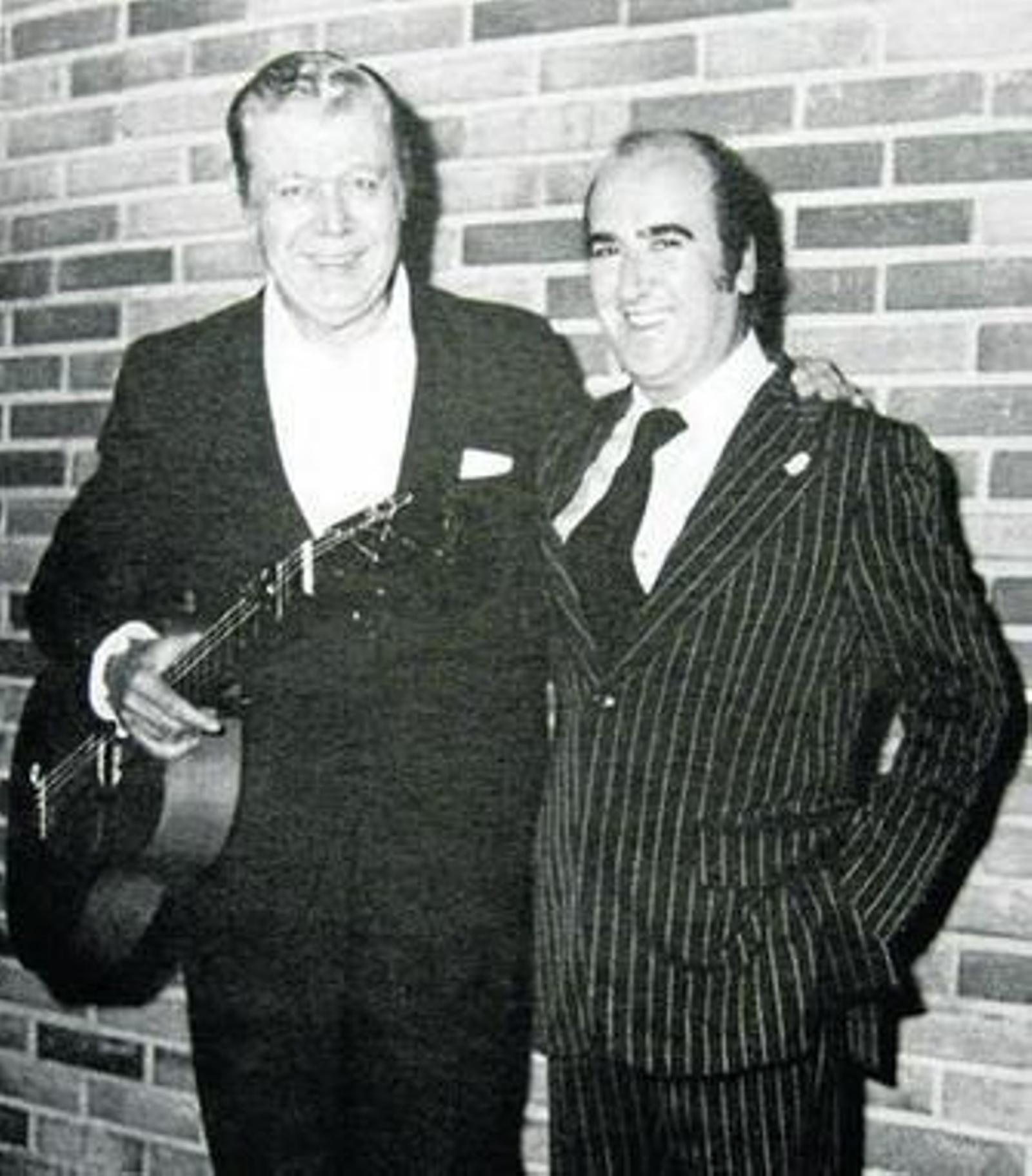 Esteban de Sanlúcar, a la izquierda, junto al cantaor sevillano Naranjito de Triana.