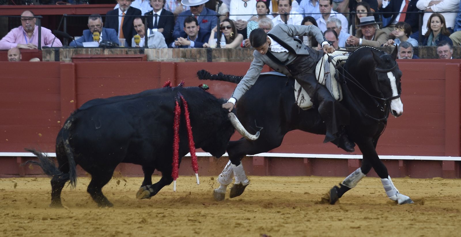 Las imágenes de la corrida de rejones de la Feria de Abril de Sevilla