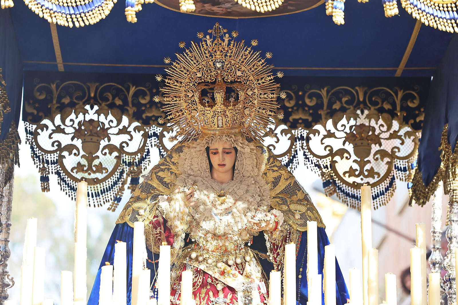 Imágenes de la VIrgen de Los Dolores por su barrio de las Colonias