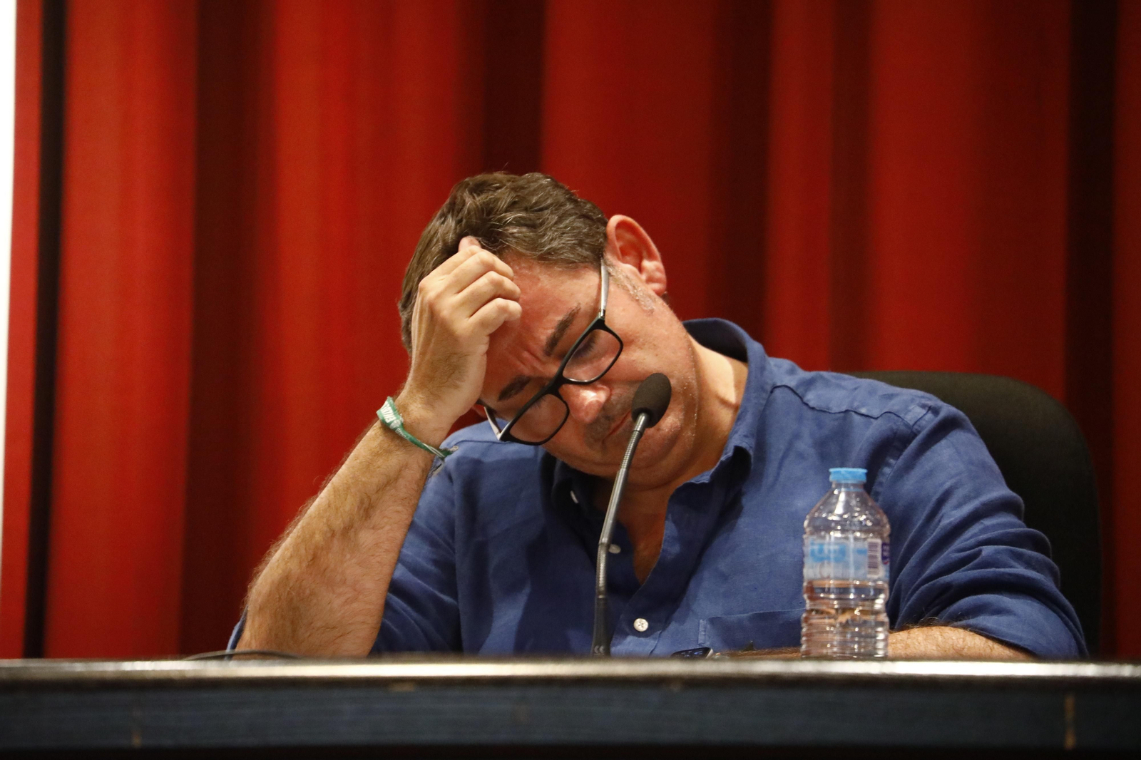 Javier González Calvo, pensativo, durante el acto del pasado martes.