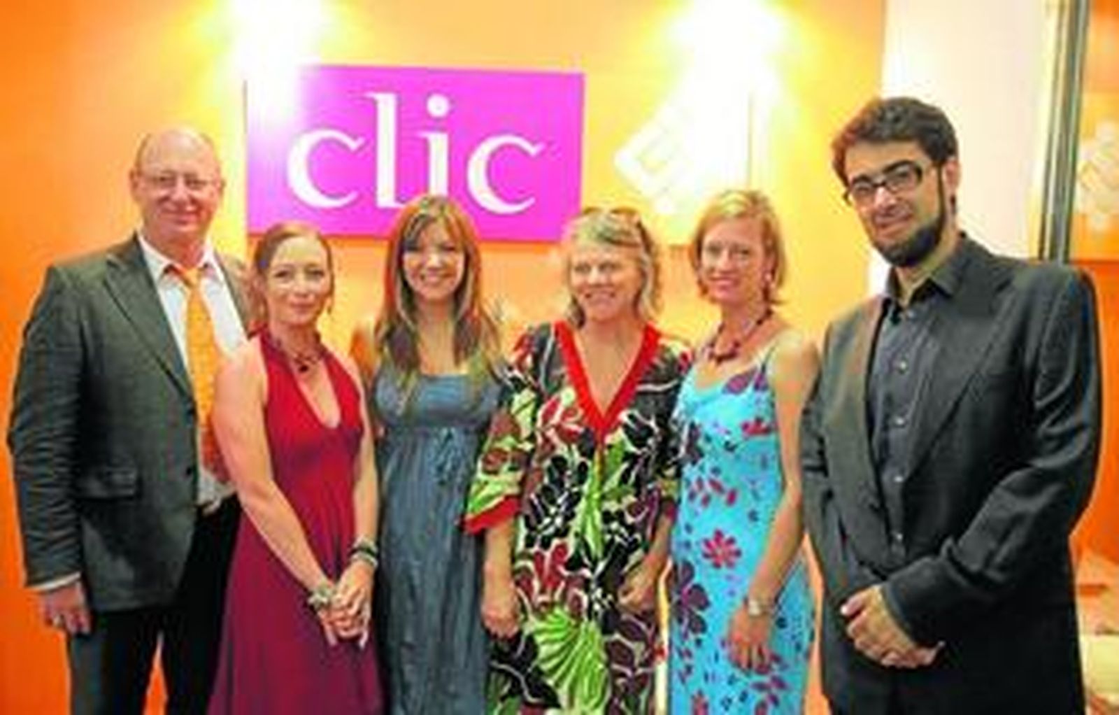 Algunos de los asistentes a la inauguración del centro.