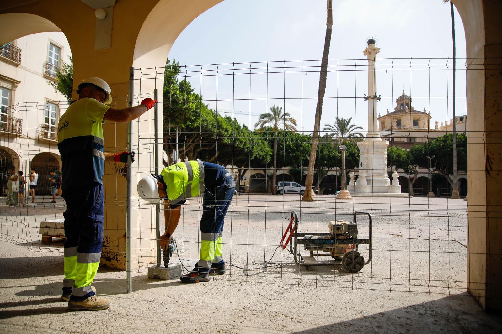 Las imágenes del inicio de las obras en la Plaza Vieja de Almería