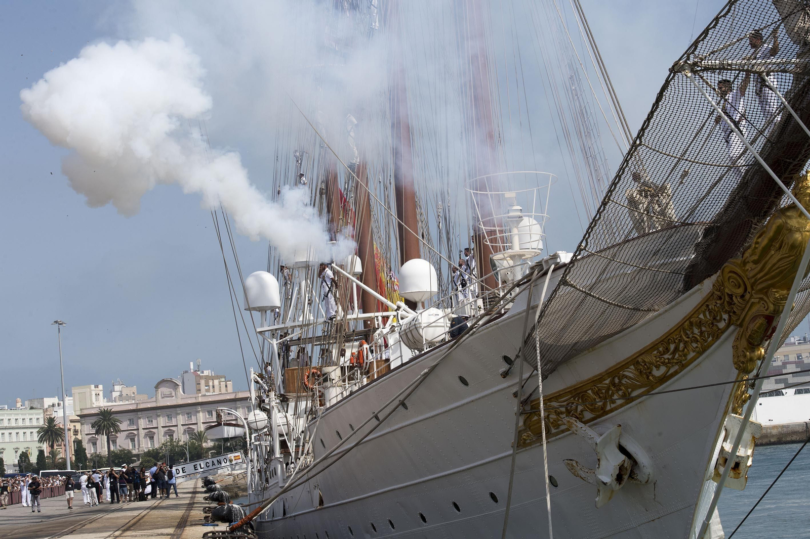 Imágenes de la llegada del 'Juan Sebastián de Elcano' a Cádiz.