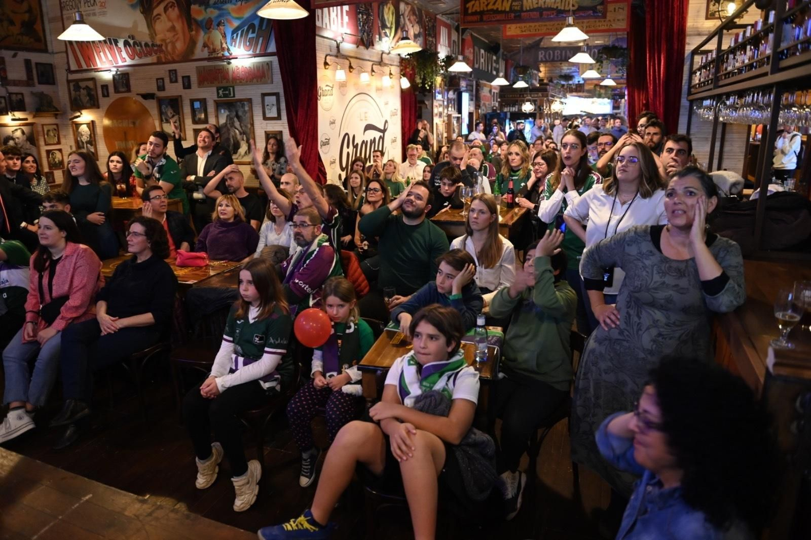 La fiesta del Le Grand Café del Centro con el Unicaja, en imágenes