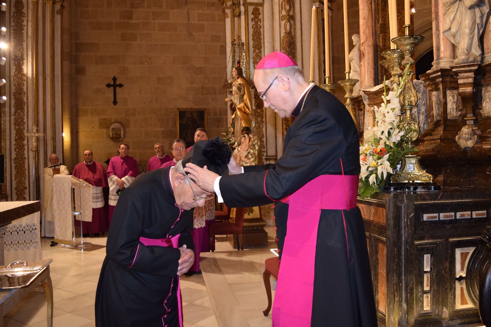 Don Bernardo cuando se le otorgó el título de monseñor, en 2016.