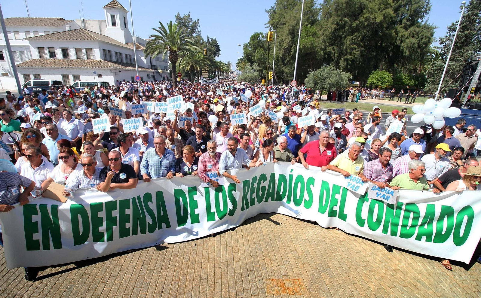 Imágenes de la manifestación para pedir agua y tierra para los regadíos del Condado.