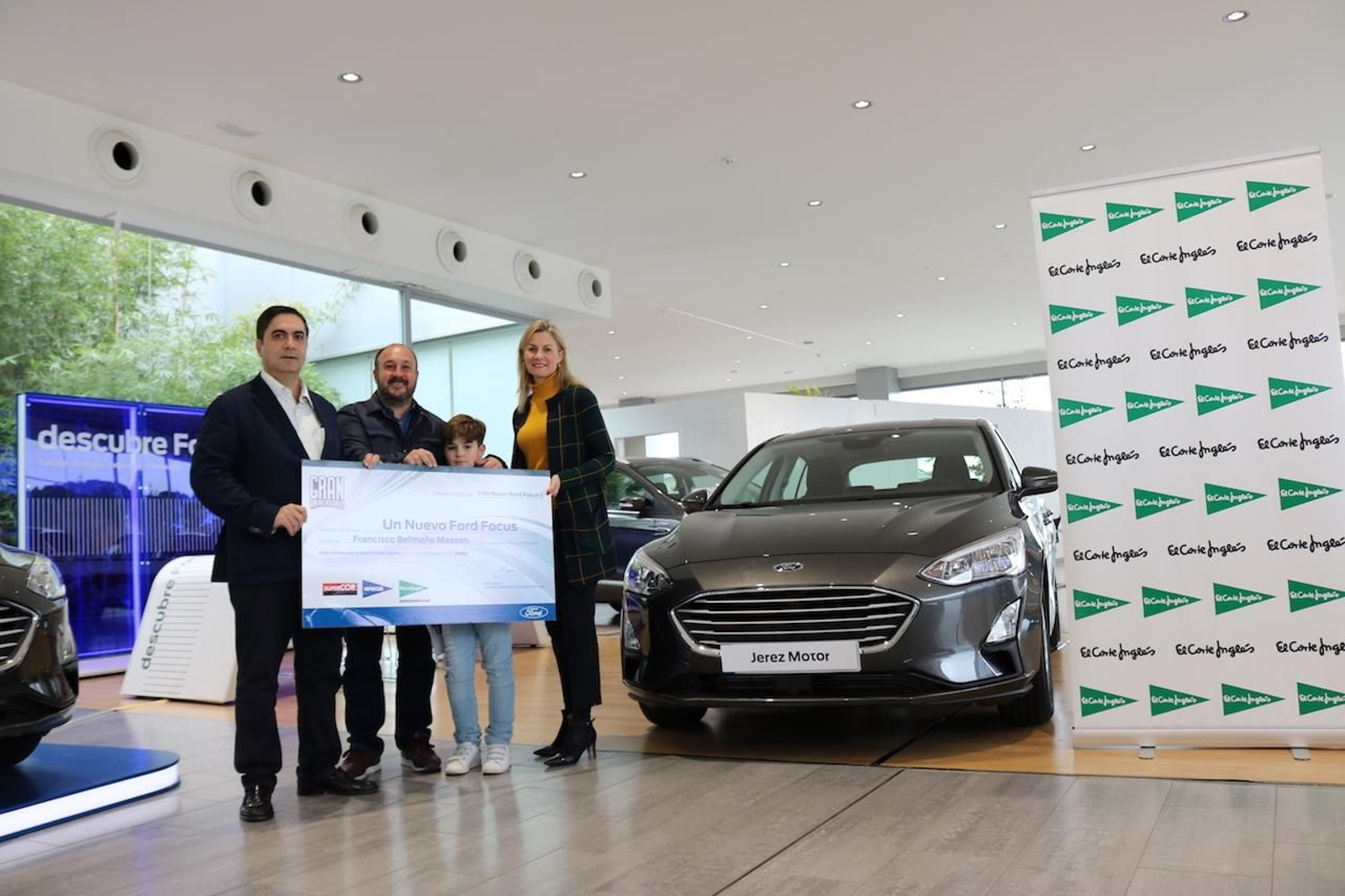 Un momento de la entrega del Ford Focus.
