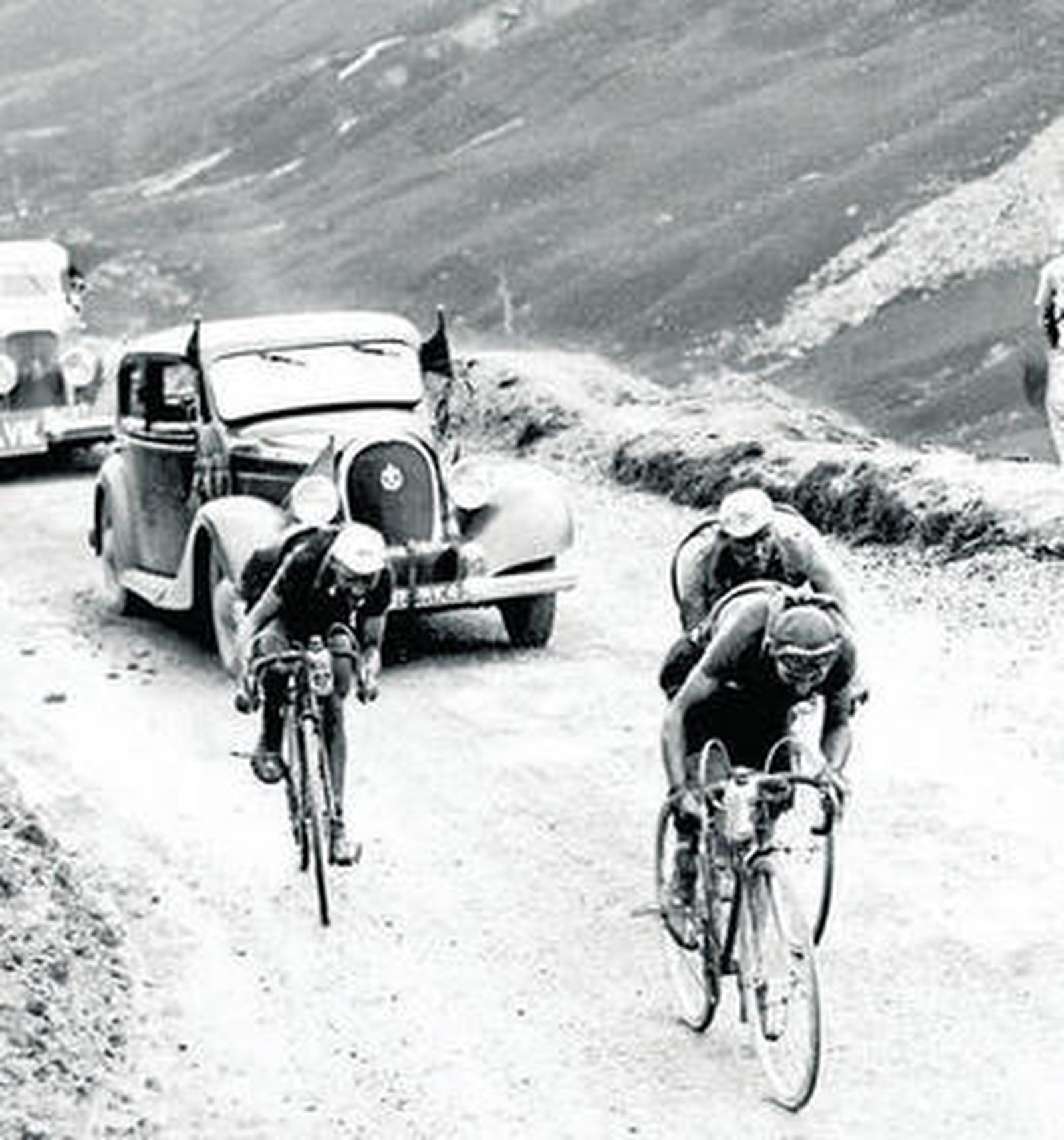 Maes, Verwaecke e Yvan Marie, en la subida al puerto del Tourmalet de 1936.