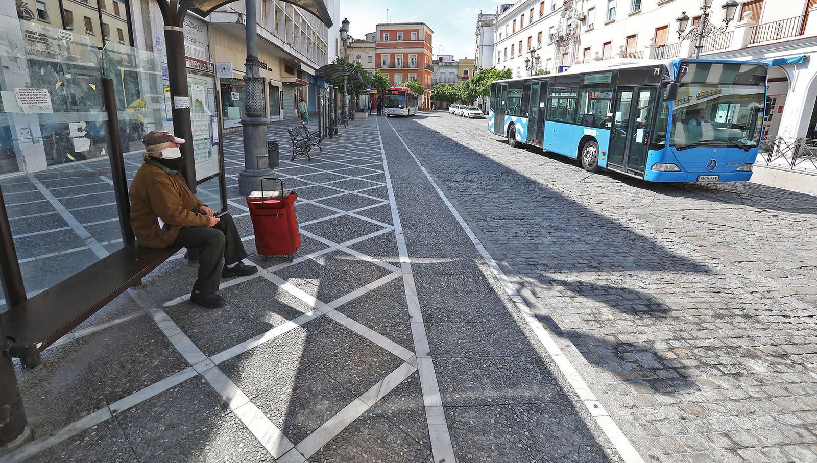Sol y sombra en la plaza Esteve de Jerez