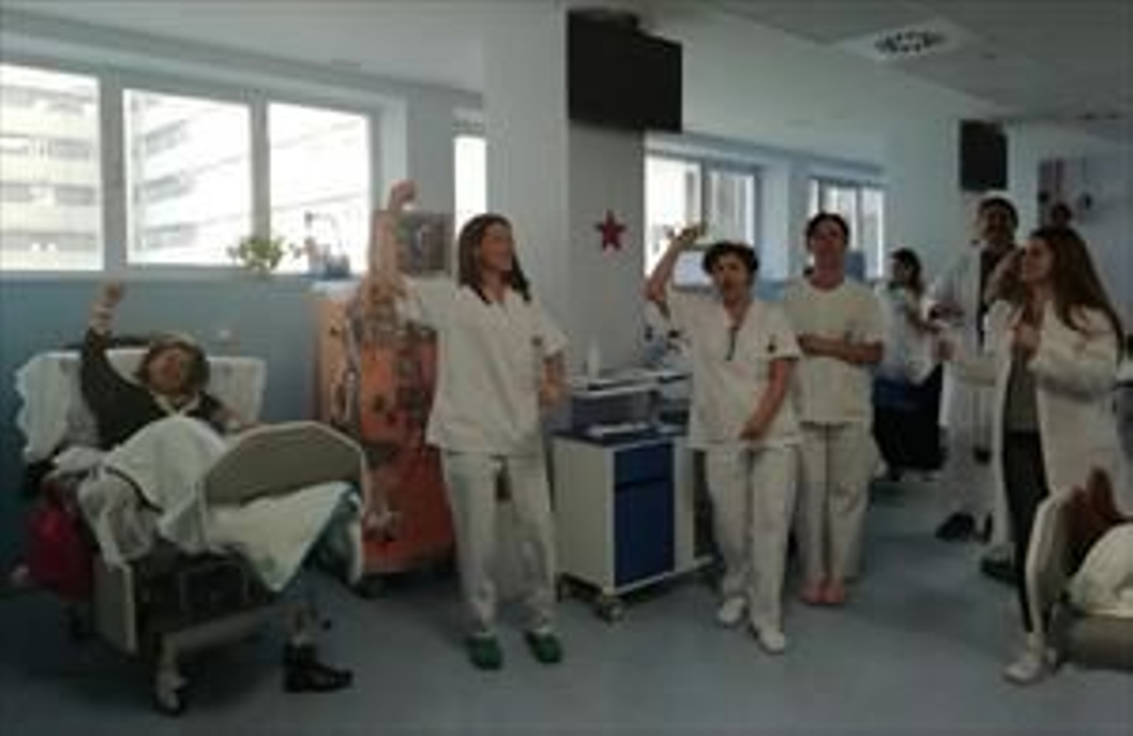 El Virgen de las Nieves ameniza la hemodálisis con coreografías