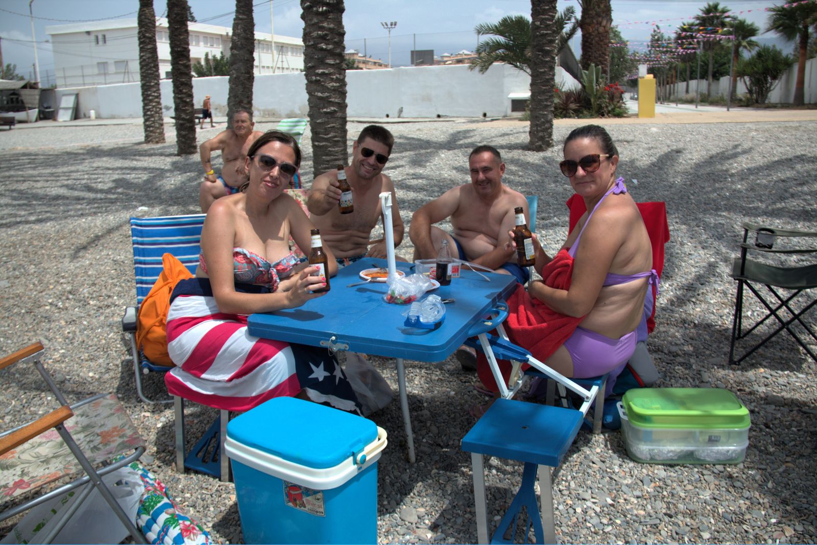 Lleno en la Costa pese a la jornada electoral