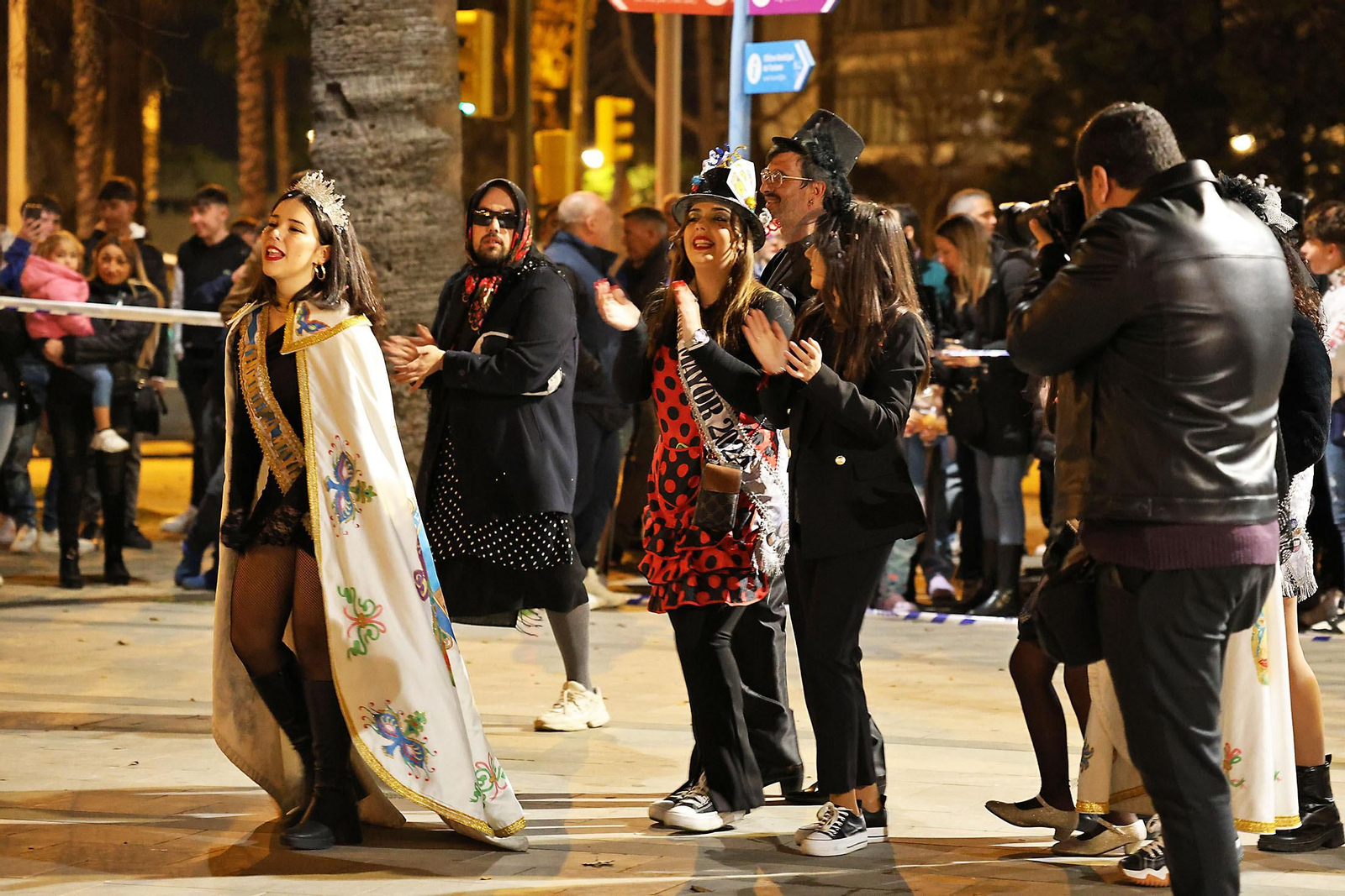 Imágenes del entierro del choco por las calles de Huelva