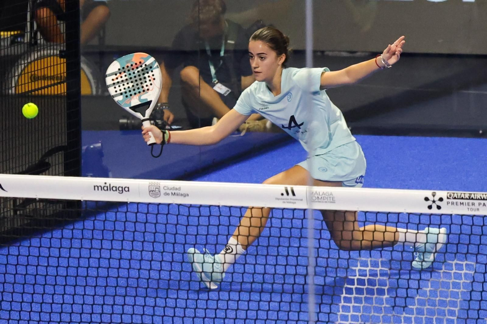 El adiós de la reina Carolina Navarro en Málaga