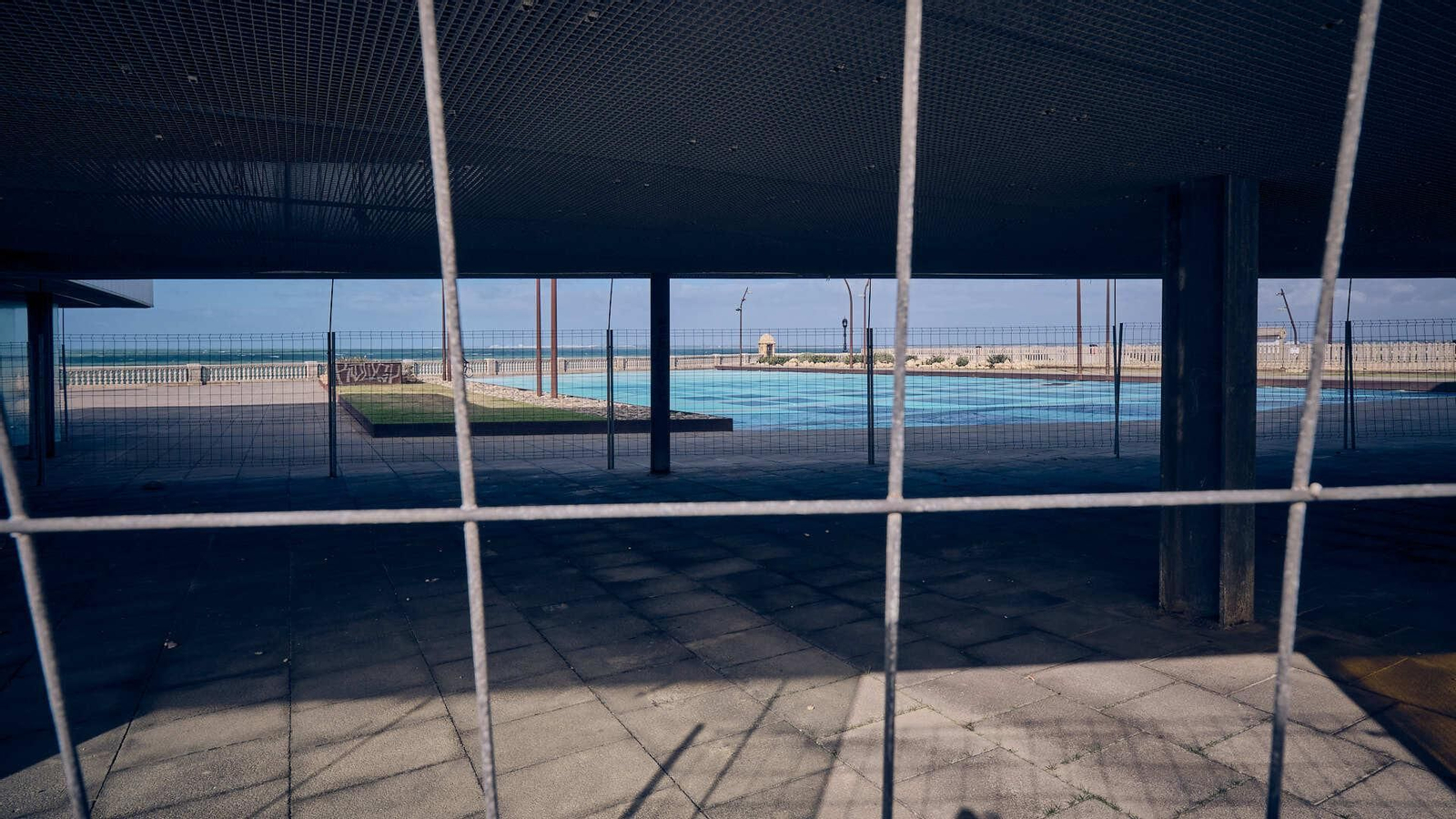 Trasera que colinda con la pérgola de Santa Bárbara.