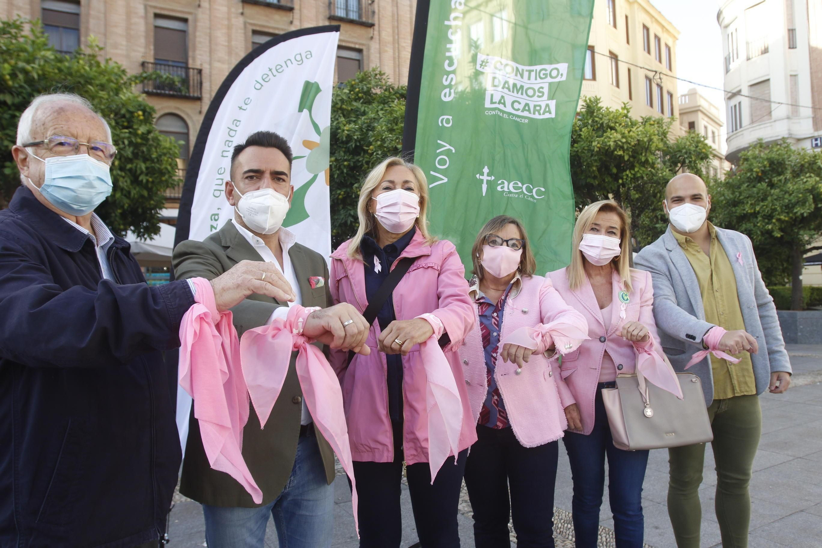 La celebración del Día Contra el Cáncer de Mama en Córdoba, en fotografías