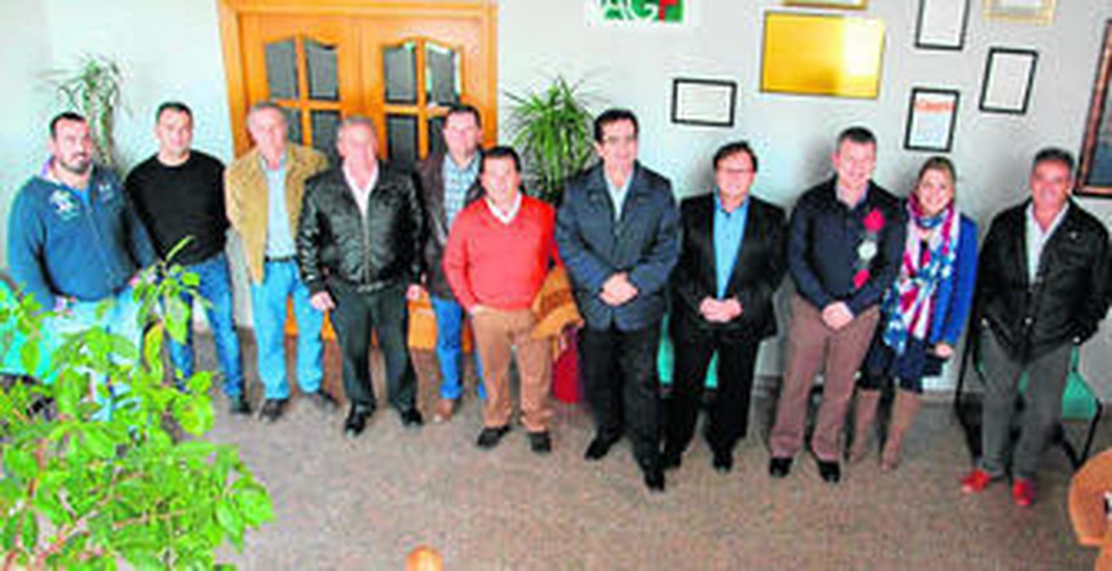 El alcalde Antonio Jesús Rodríguez, concejales y miembros de la Junta Rectora de la SAT Costa de Níjar.