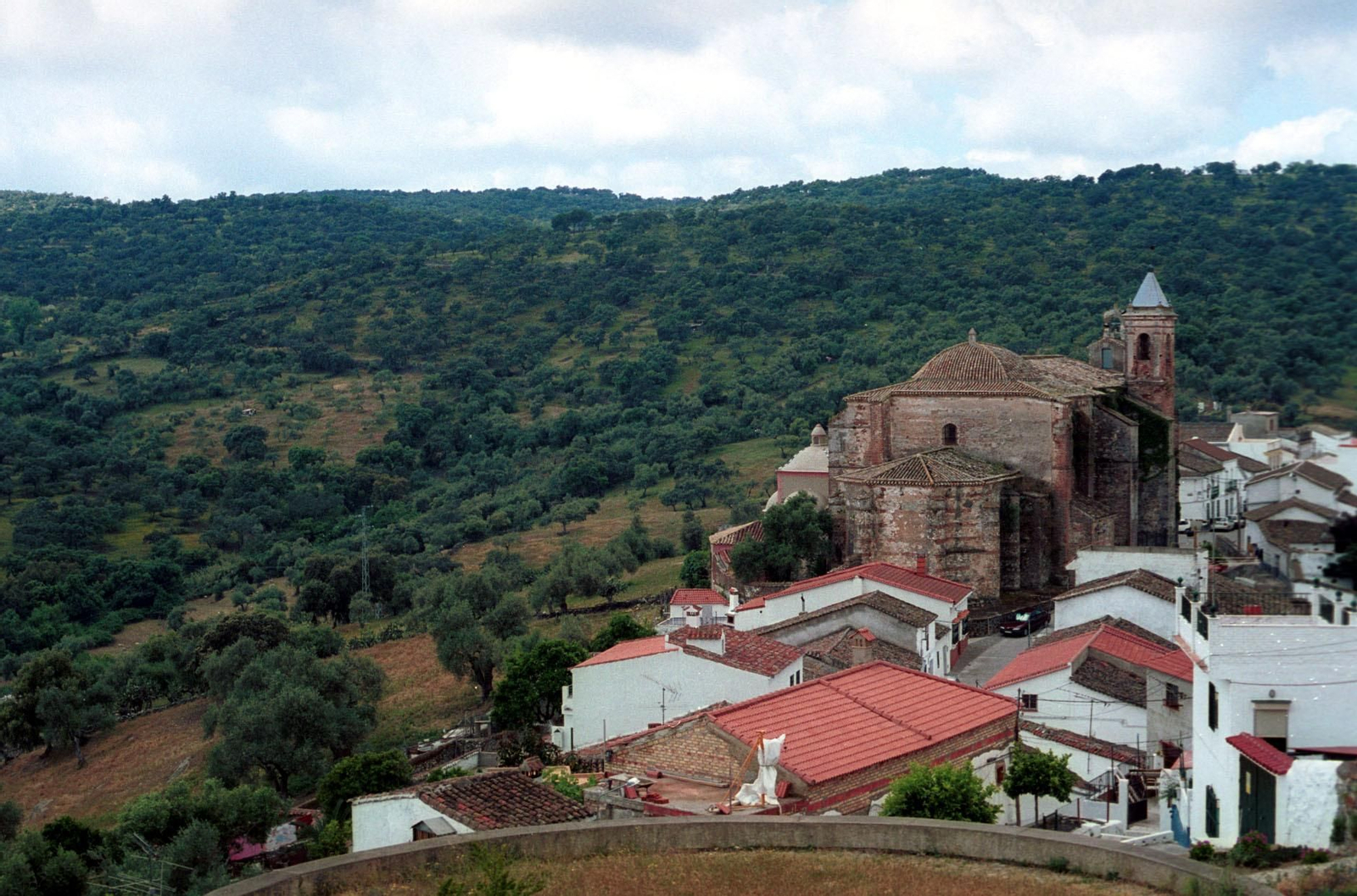 Una vista de El Castillo de las Guardas. Una vista de El Castillo de las Guardas.