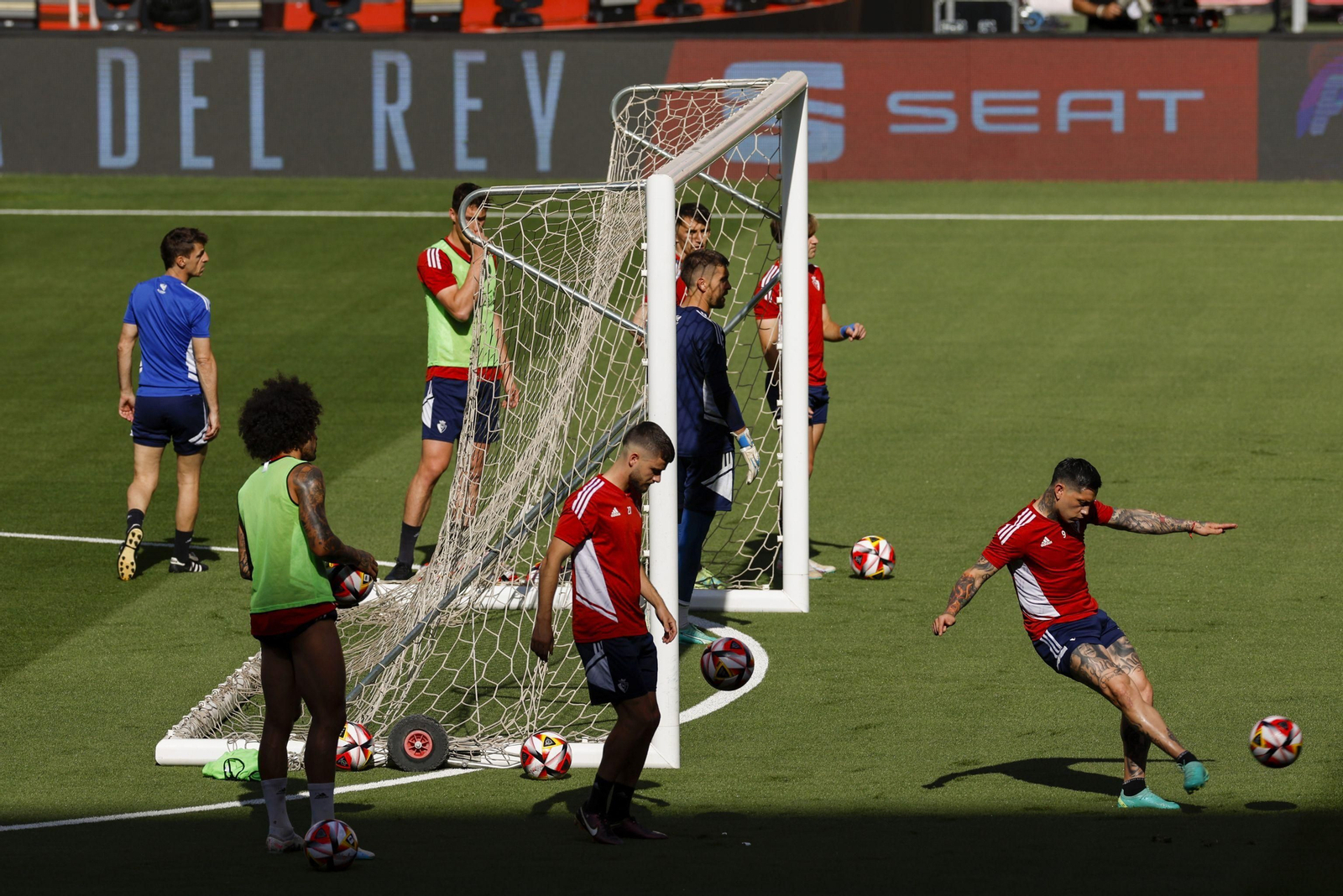 Las fotos de Real Madrid y Osasuna para la final de la Copa en Sevilla