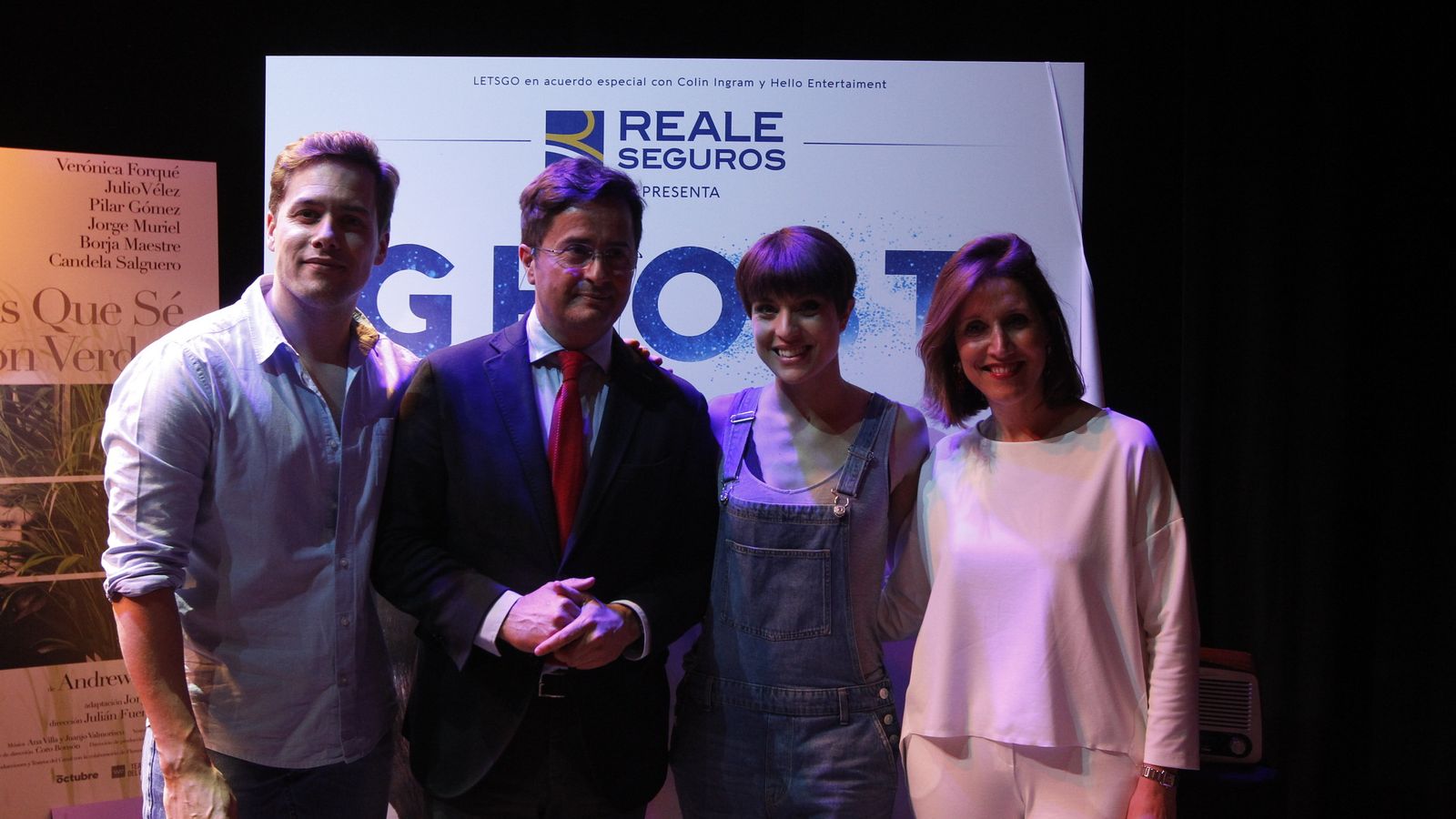 El alcalde y la concejala junto a los intérpretes.