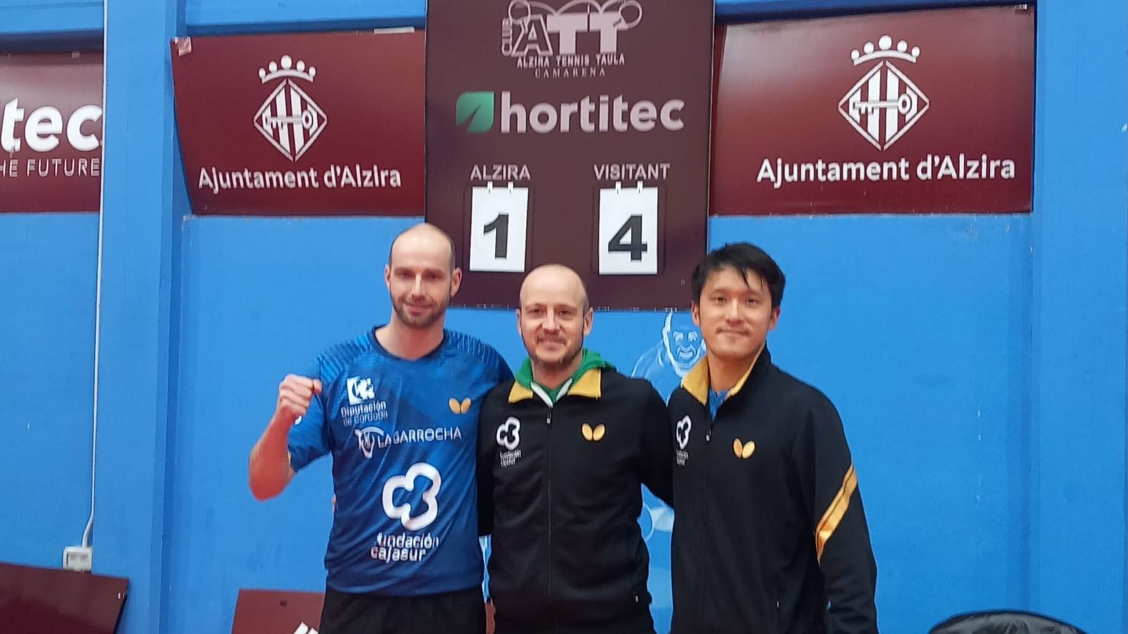 Los palistas del Priego Fundación Kutxabank, tras su victoria en Alzira.