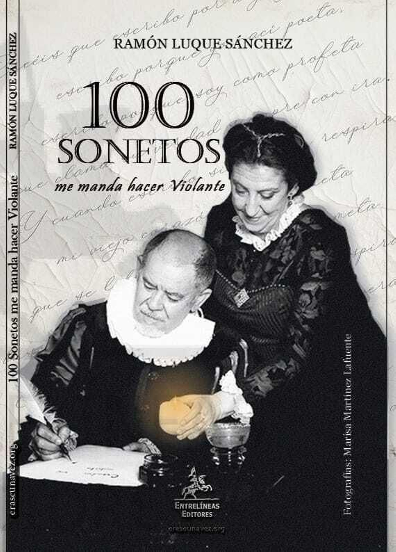 Portada del libro '100 sonetos me manda hacer Violante', ilustrado por una fotografía de Marisa Martínez Lafuente en la que se aprecia a Ramón Luque junto a su mujer ataviado como un poeta del Siglo de Oro.