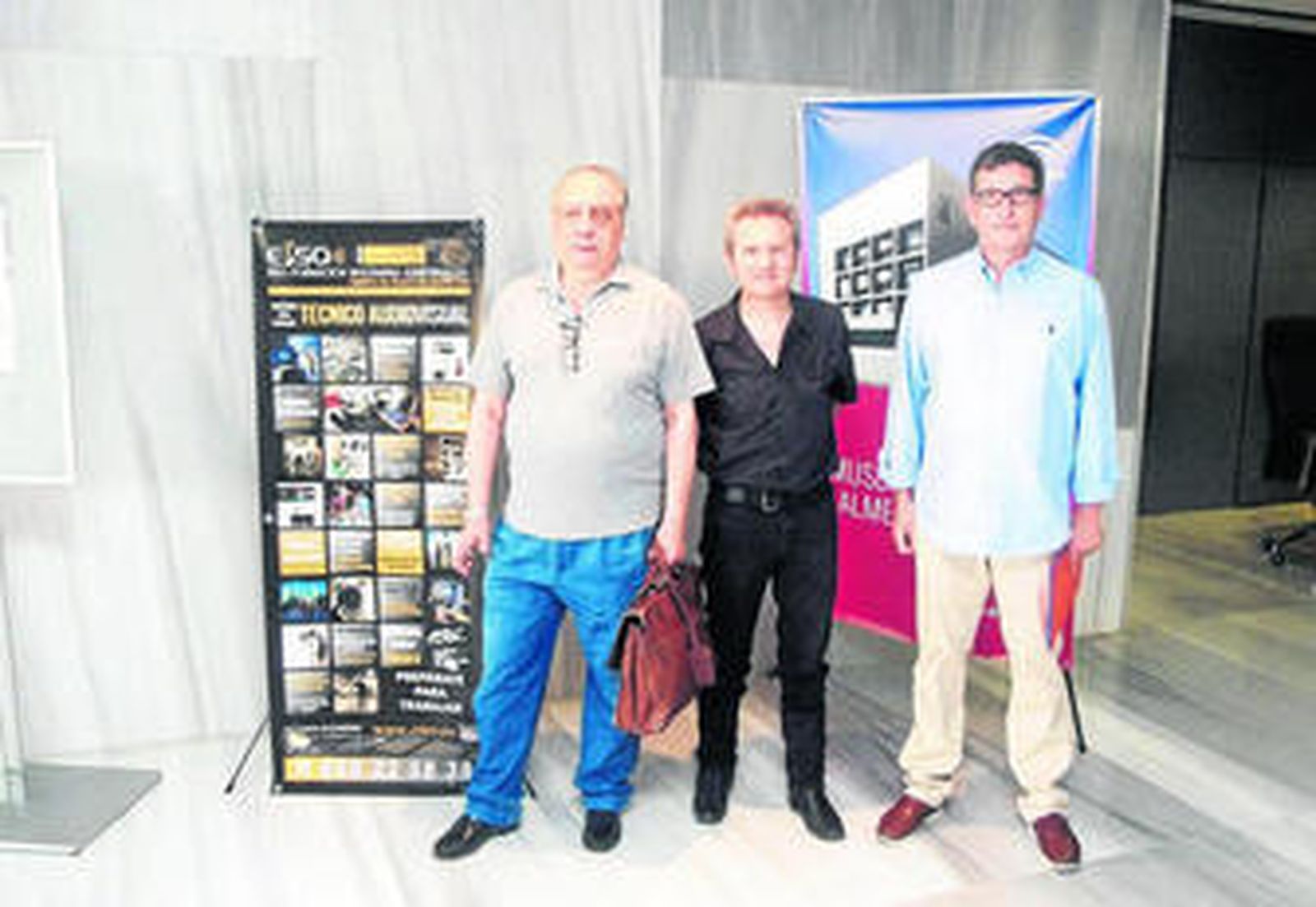 Luis Serrano entre Guillermo S. Maldonado y José Luis Yebra, ayer en el Museo de Almería.