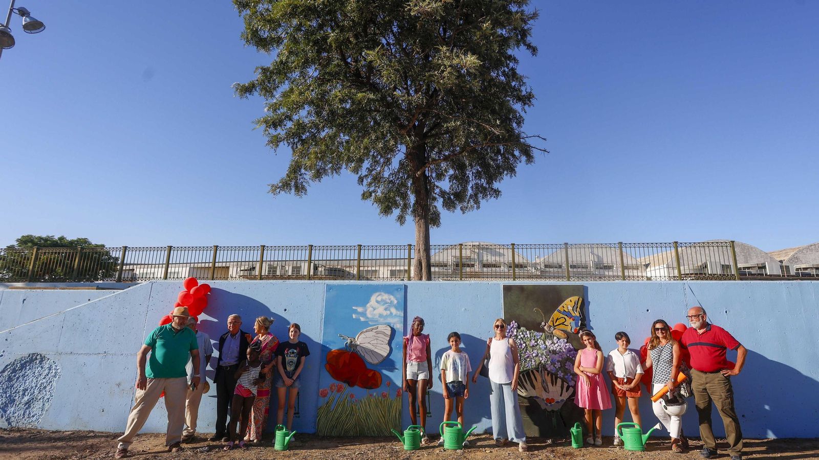 Los dos mosaicos que tiene el Jardín de las Mariposas con algunos de sus protagonistas.