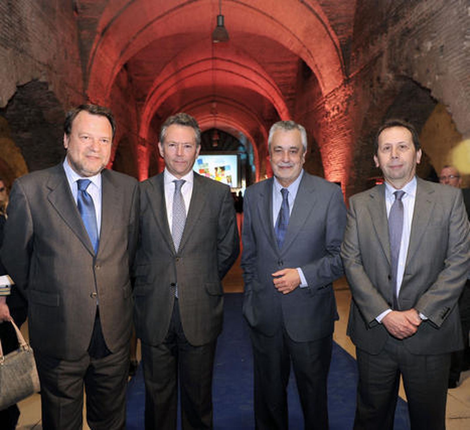 Alfredo Sánchez Monteseirín, alcalde de Sevilla; José Joly, presidente del Grupo Joly; José Antonio Griñán, presidente de la Junta, y José Antonio Carrizosa, director de 'Diario de Sevilla'. / Juan Carlos Vázquez