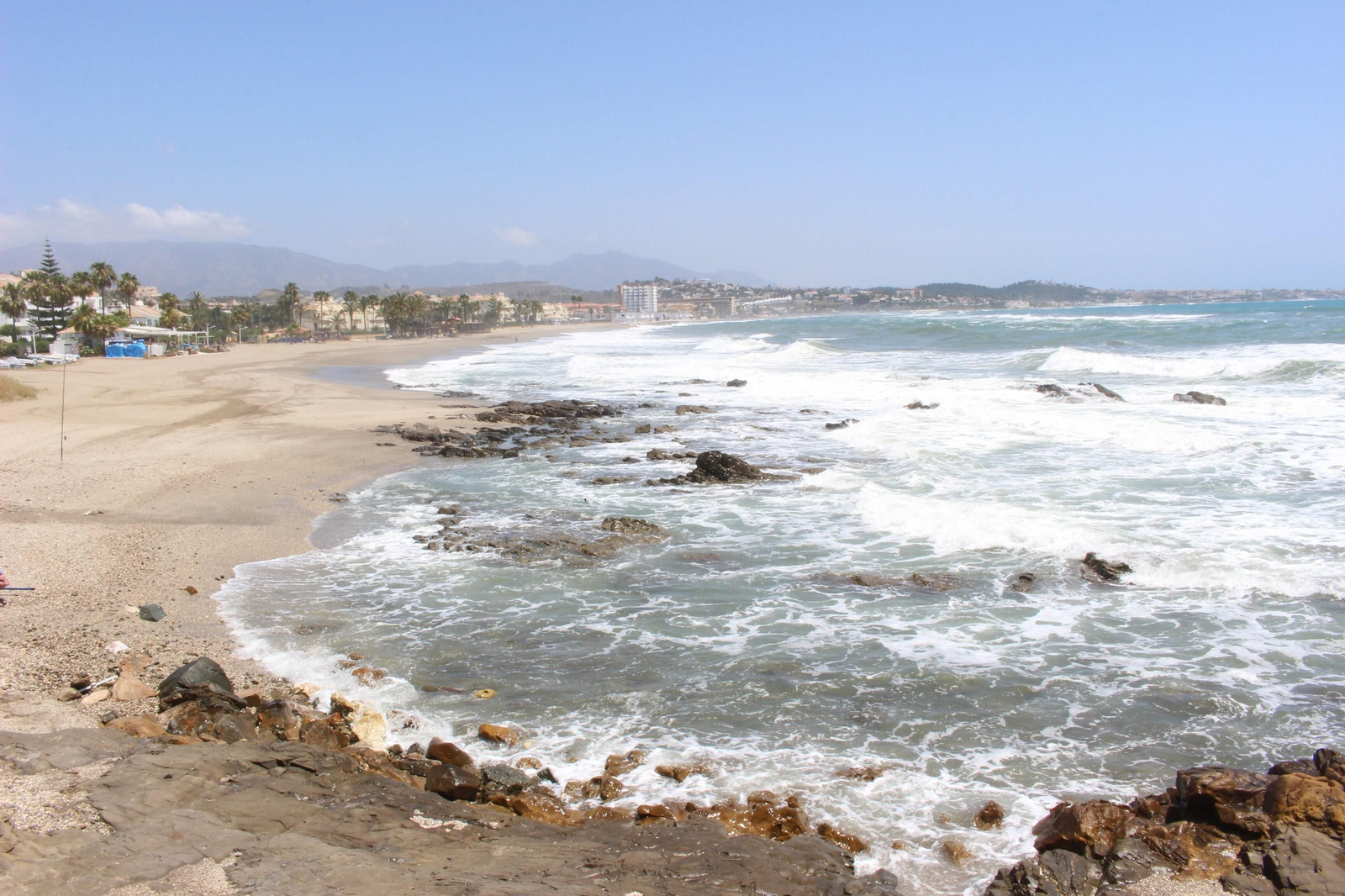 La playa El Bombo, en Mijas, en el camino hacia la fase 2 de la desescalada