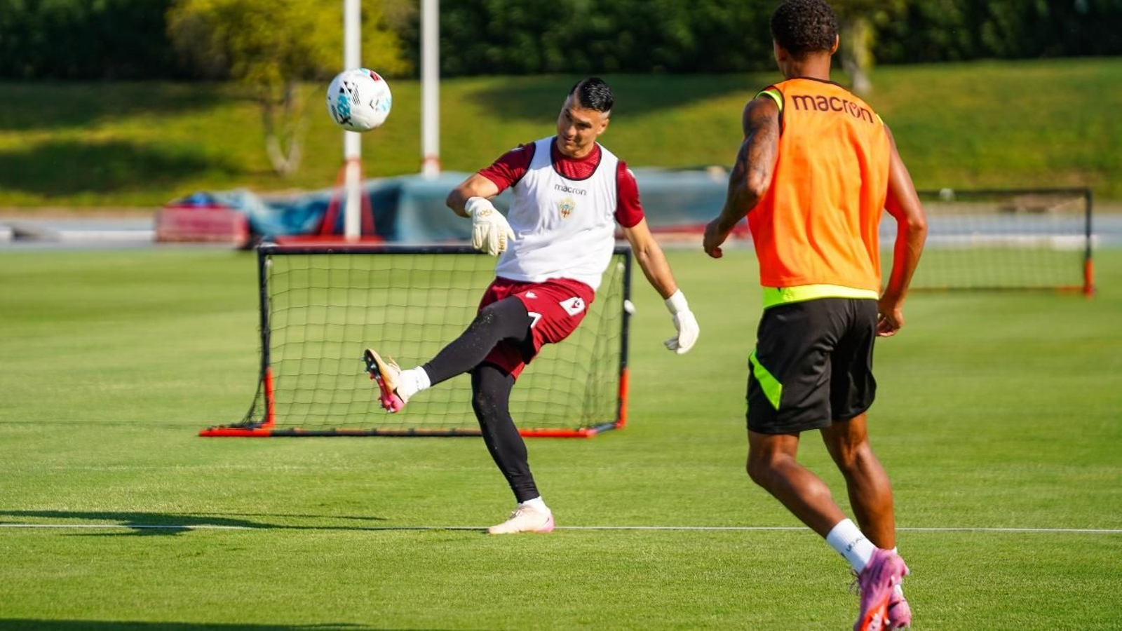 Andrés Fernández, último inscrito por parte del conjunto indálico.