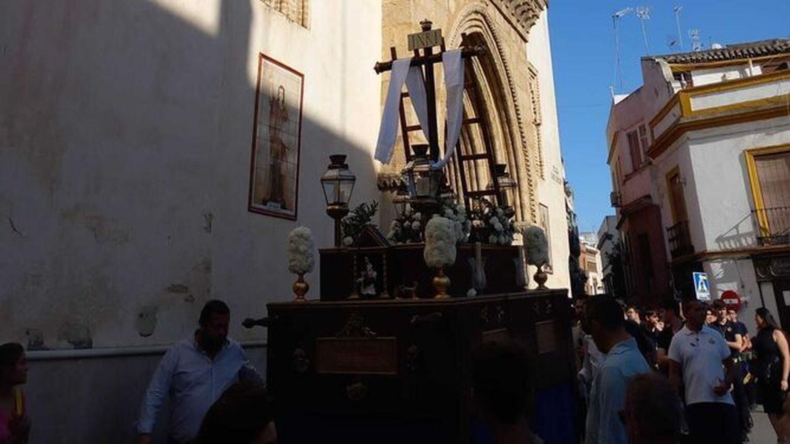 La Cruz de Mayo del Colegio Beaterio de la Santísima Trinidad.