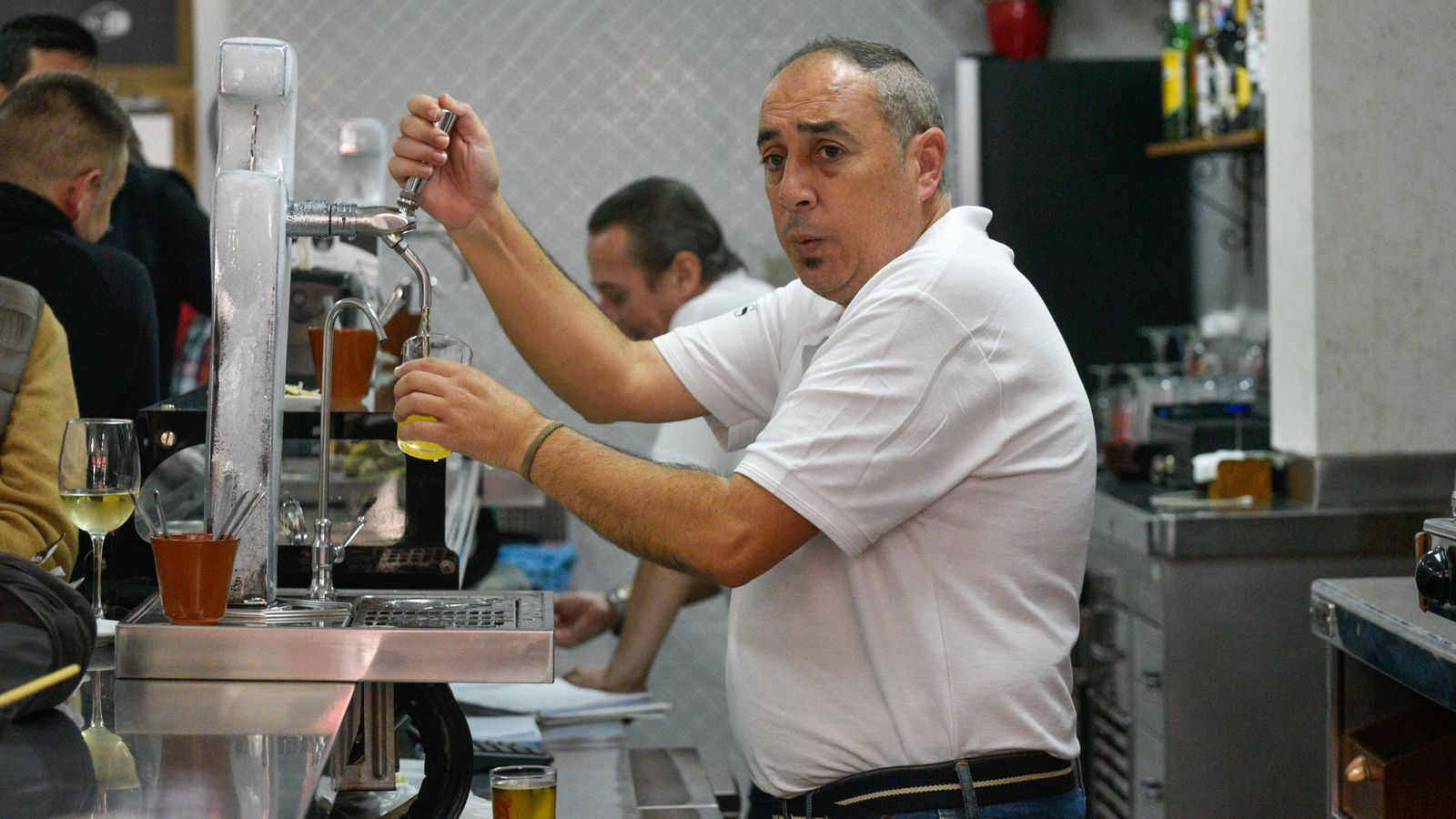 Las fotos del primer dia de reapertura del Bar 'Te dire' en Algeciras