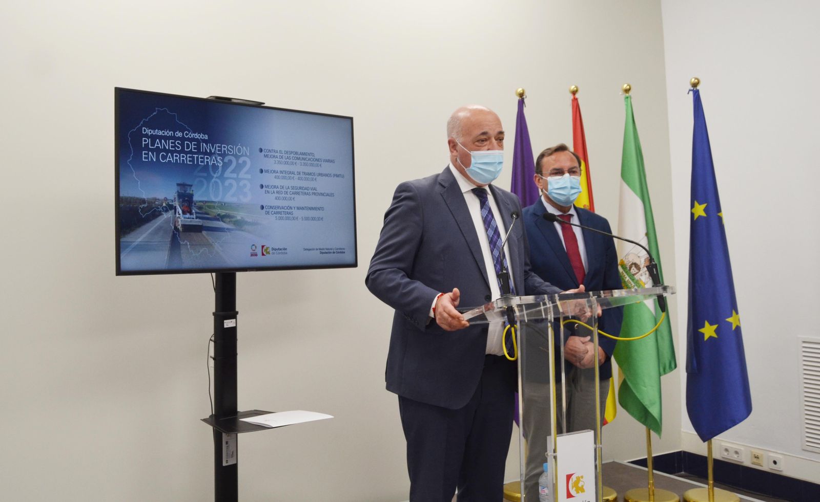 El presidente de la Diputación de Córdoba, Antonio Ruiz, y el delegado de Medio Natural y Carreteras, Francisco Palomares.
