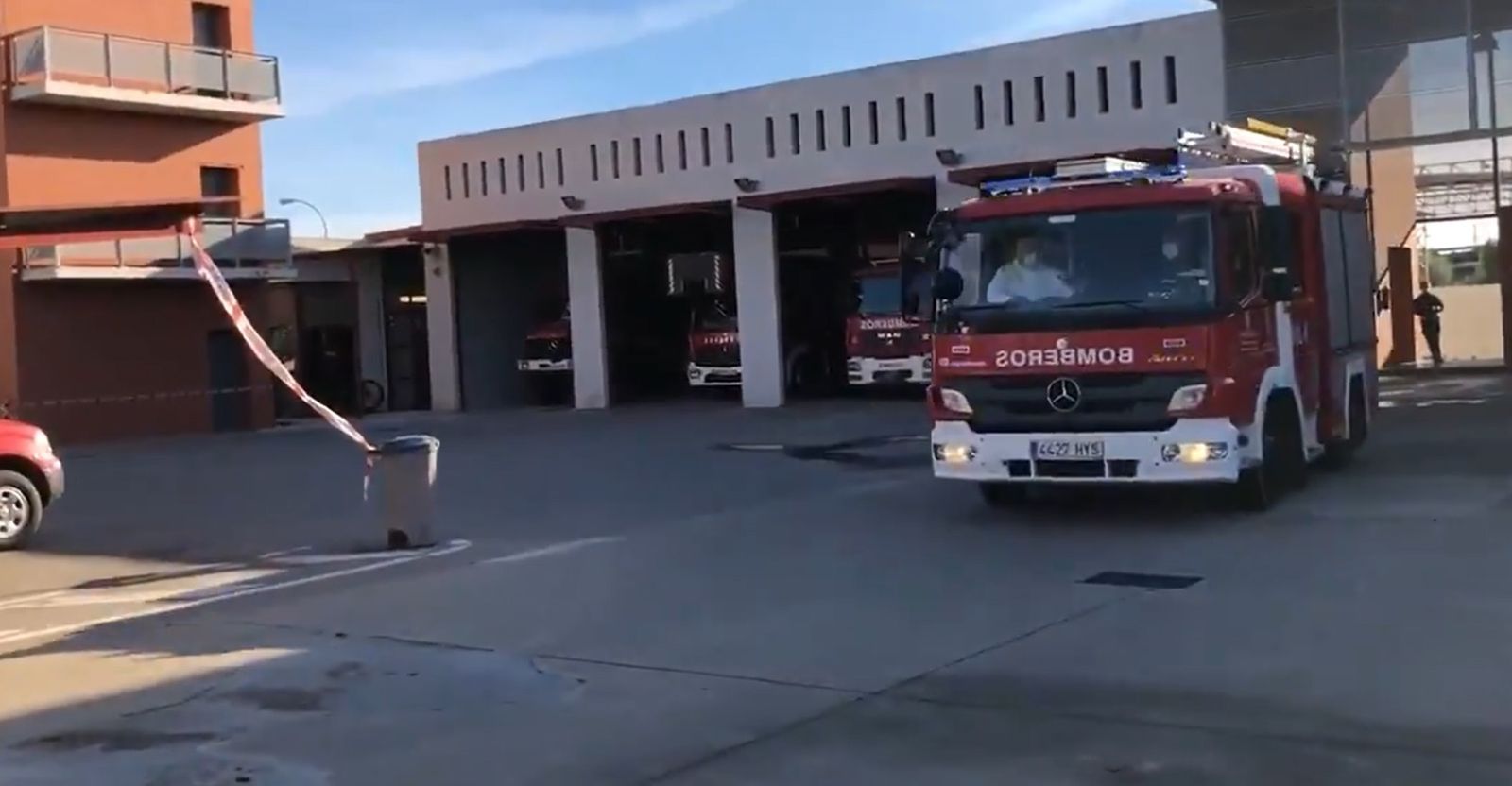 Salida de los bomberos tras recibir la llamada de aviso del 112.