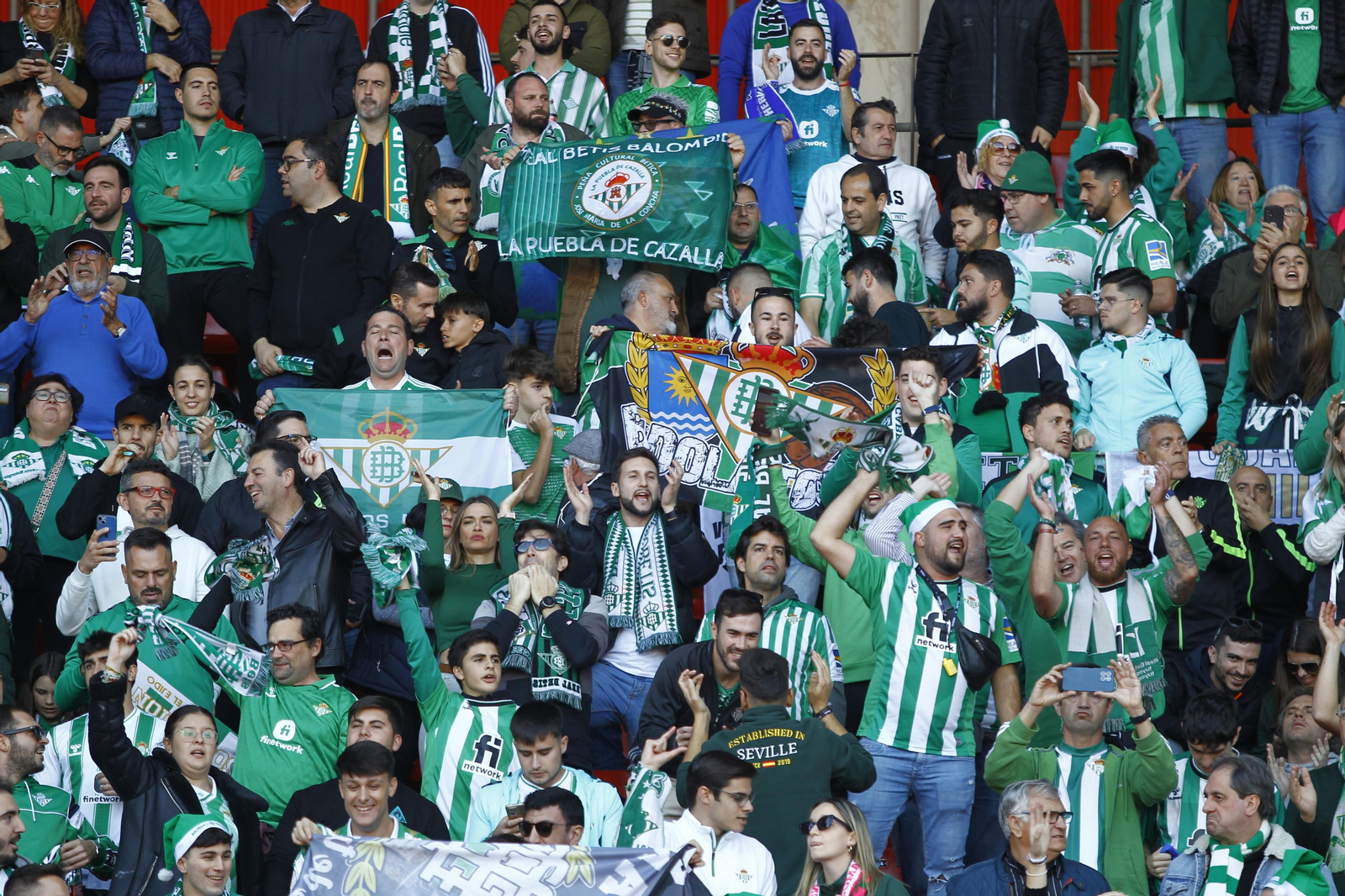 Imágenes del partido de fútbol U.D. Almería-Real Betis Balompié