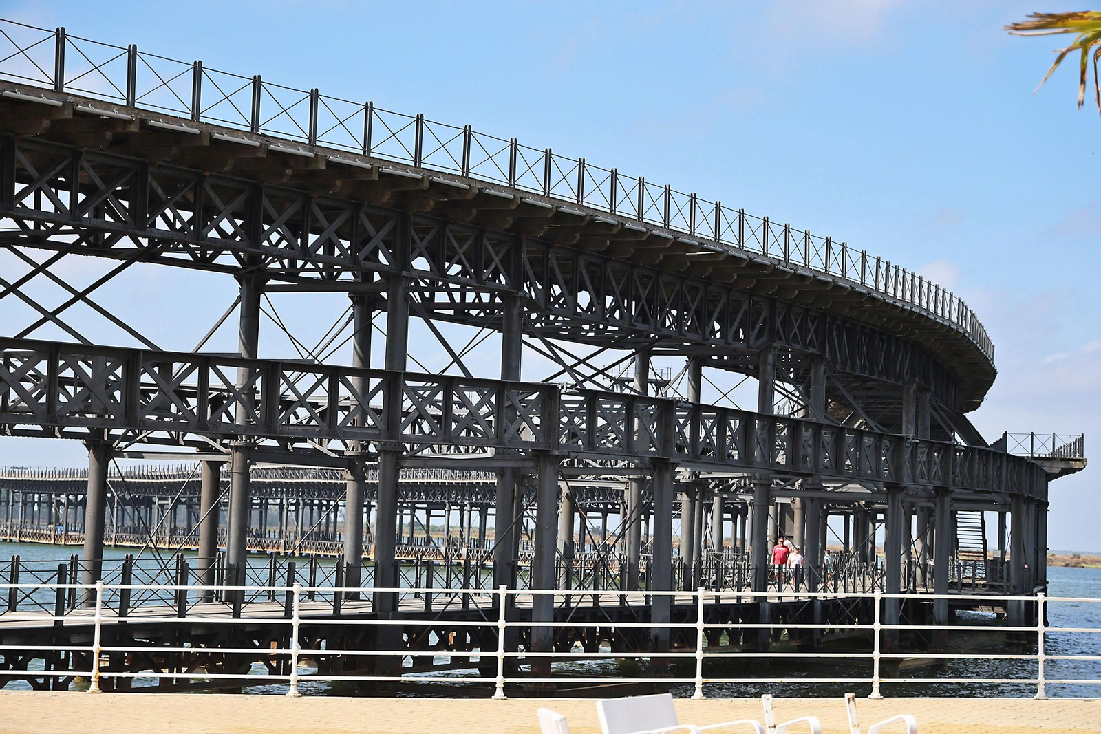 Imágenes del ambiente en el entorno del Paseo de la Ría